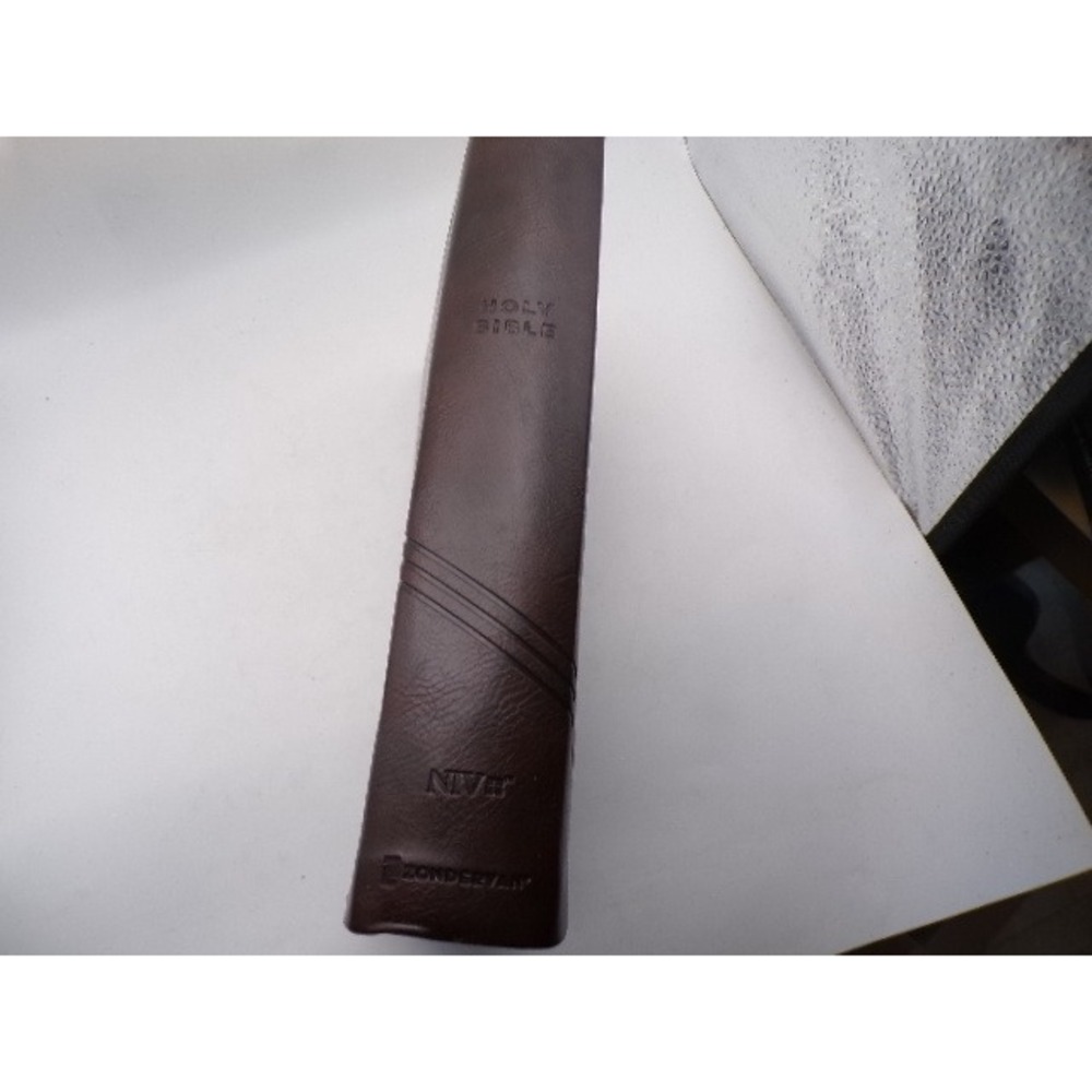 Zondervan NIV Holy Bible Brown Leathersoft Cover New International Version